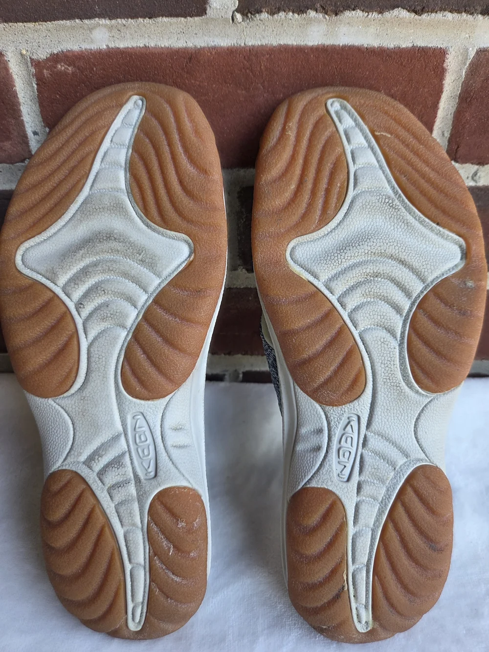 KEEN Kona Flip II Sandals Women's US 8 Gray White Comfort Flip Flops